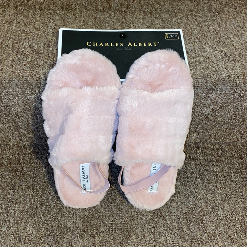 🌸NWT Charles Albert Faux Fur Slippers